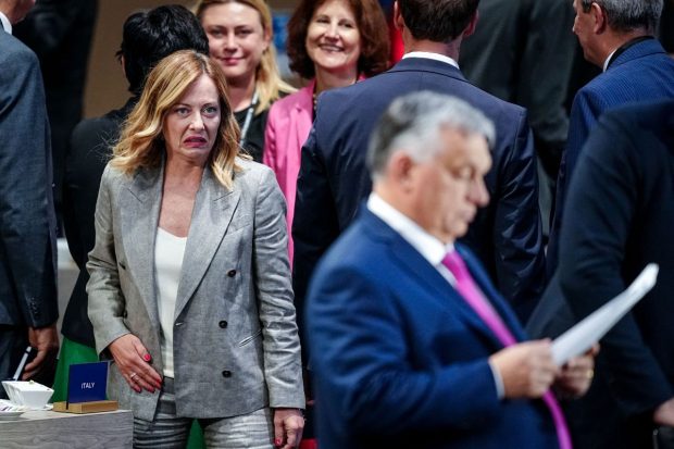 Giorgia Meloni, surprinsă cum se strâmbă la summitul NATO, în timp ce îl aștepta pe Joe Biden | VIDEO
