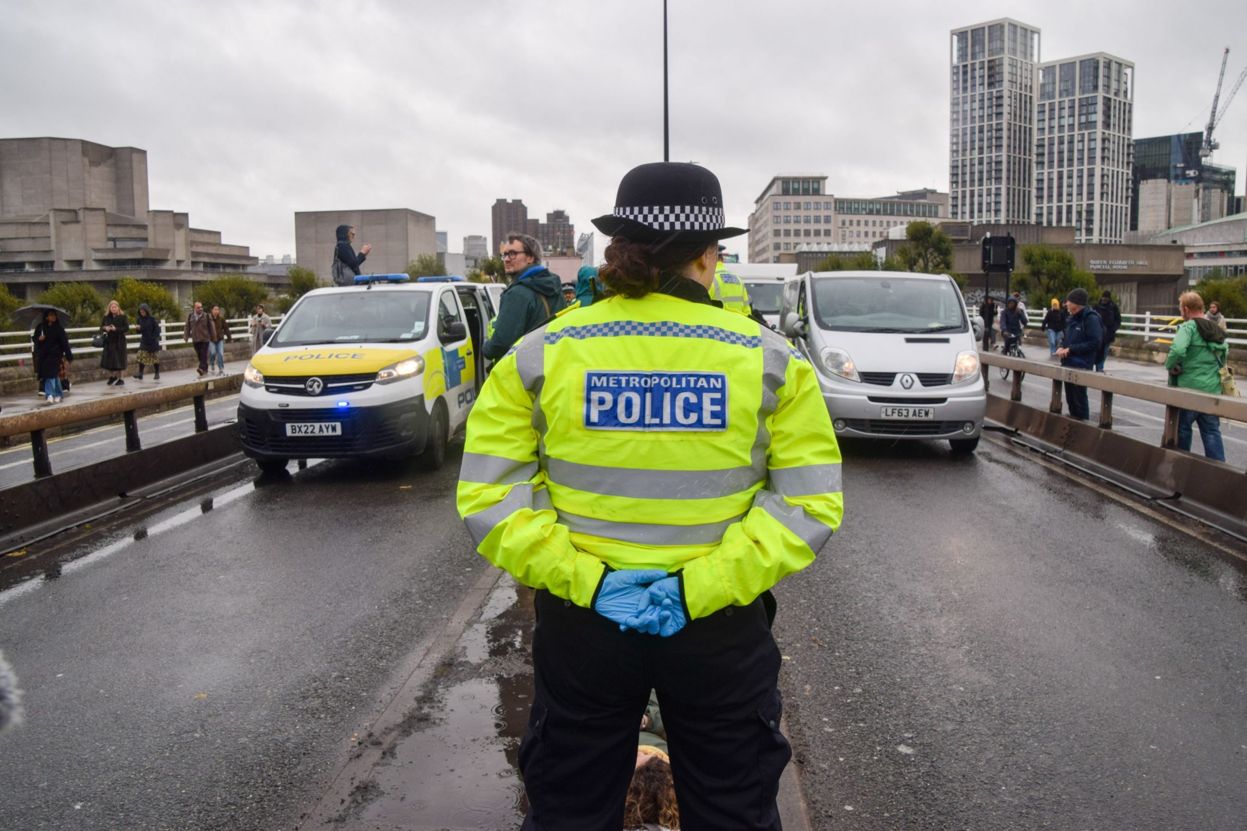 Cinci Militanţi Ecologişti, Condamnaţi La închisoare Pentru Conspirație. Au Blocat Autostrada Care înconjoară Londra Peste 120 De Ore