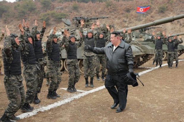 Coreea de Nord amenință cu distrugerea totală a inamicului dacă „respectatul comandant suprem Kim Jong Un dă un ordin”