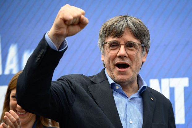 Justiţia spaniolă a clasat dosarul de terorism pe numele lui Carles Puigdemont. Fostul premier catalan nu a scăpat încă de problemele cu legea