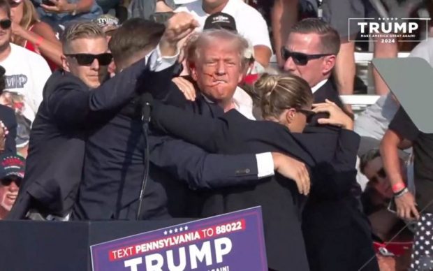 Donald Trump îi îndeamnă pe americani să „rămână uniți” după tentativa de asasinare