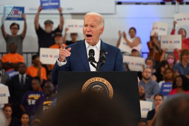 „Cum să faci campanie împotriva lui Trump sau cum să-l ataci”. Marea dilemă cu care se confruntă Joe Biden și echipa sa