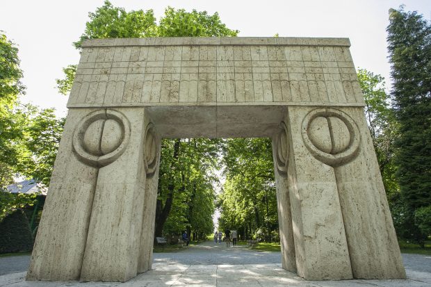 Ansamblul „Calea Eroilor”, realizat de Brâncuși la Târgu Jiu, și Frontierele Imperiului Roman-Dacia, incluse în Patrimoniul UNESCO. Ciolacu: Oportunitate de a atrage vizitatori