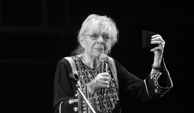 Ileana Stana Ionescu a fost incinerată. Familia i-a respectat dorința: „A murit senină, am îmbrăcat-o într-o rochie superbă, albă”