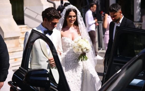 Imagini de la nunta lui Ianis Hagi. Elena poartă o rochie de mireasă spectaculoasă