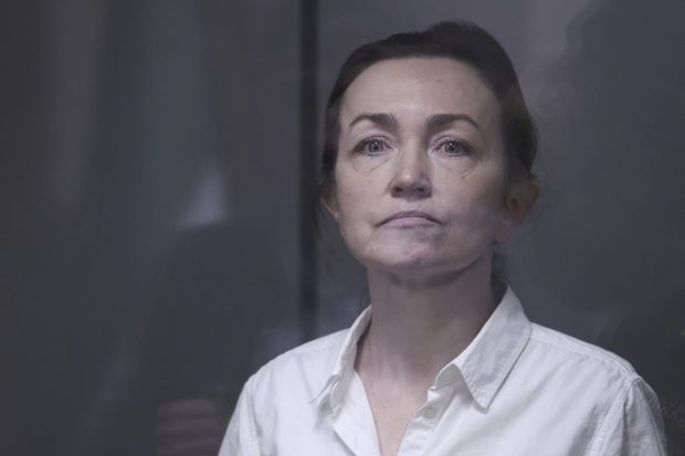 Jurnalista Alsu Kurmașeva, condamnată la șase ani și jumătate de închisoare pe motiv că ar fi răspândit „informații false” despre armata rusă