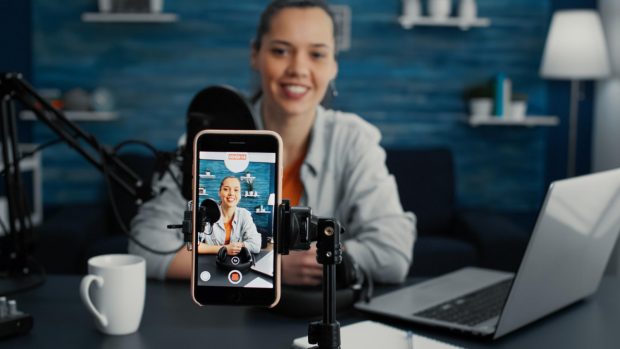 Se cheamă „influenceri” pentru un motiv – reușesc să influențeze tinerii inclusiv în ceea ce privește deciziile importante din viață
