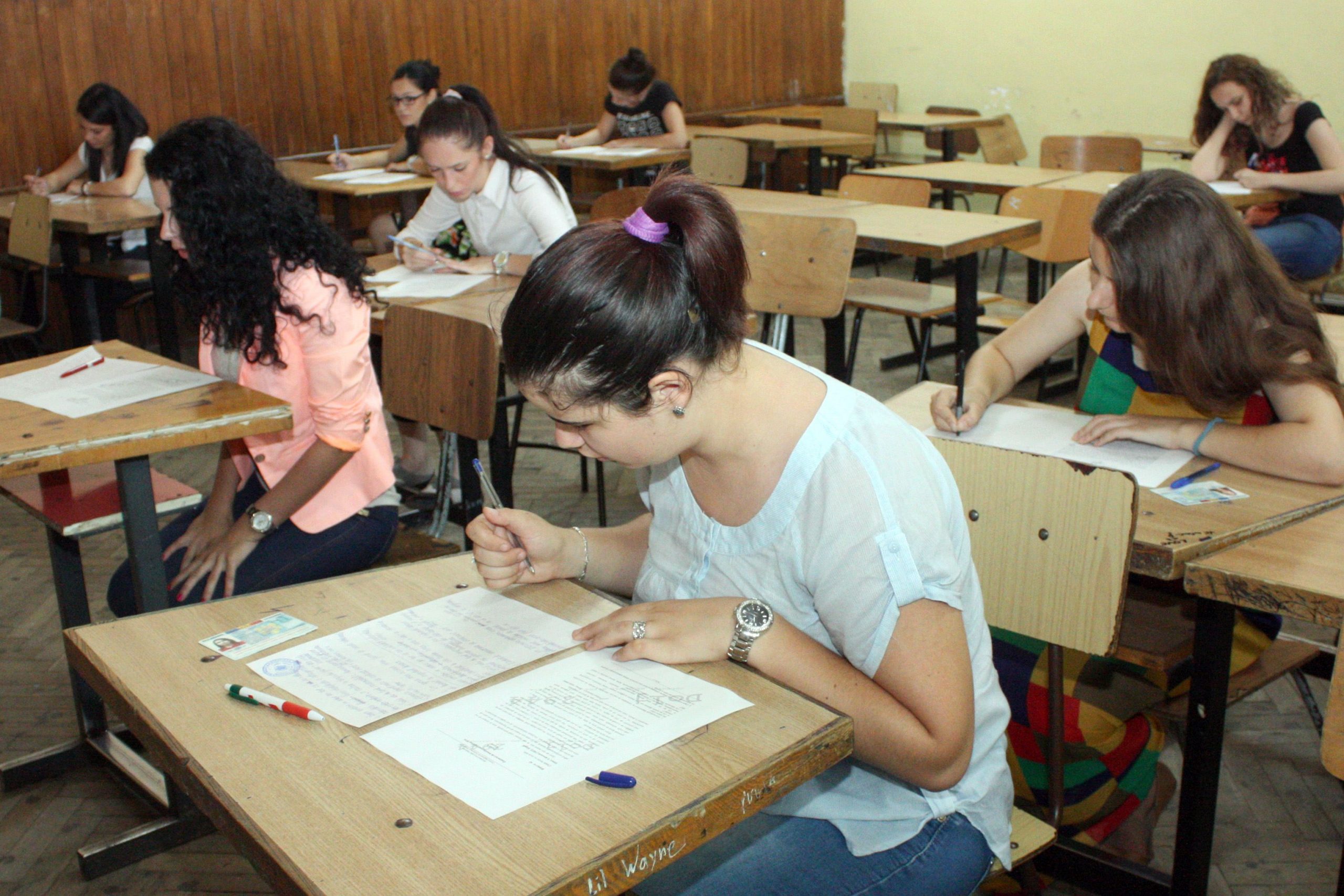 Câți Bani Vrea Să Dea Guvernul Elevilor De 10 De La Evaluarea Națională și Bacalaureat | Libertatea