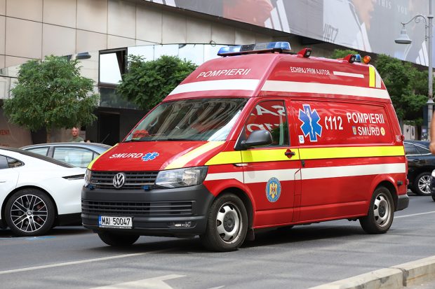Un muncitor care lucra pe şantierul autostrăzii A7 a murit după ce a căzut de pe un pod