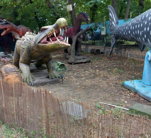 Parcul tematic din curtea Muzeului Geologic Național din București, închis de ANPC. Ce nereguli au fost descoperite