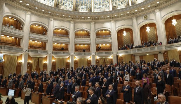 De ce femeile rome nu au avut în Parlament, în cei 34 de ani de democrație, o reprezentantă care să le reprezinte interesele. „Nu sunt considerate resurse valoroase”