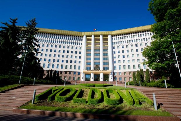 Percheziții în Parlamentul Republicii Moldova făcute de Serviciul de Informații și Securitate și Procuratură pentru „trădare de patrie”
