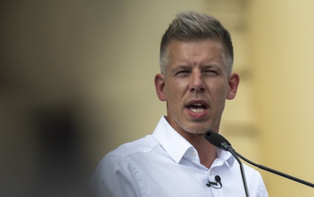 Liderul opoziţiei din Ungaria, Peter Magyar, s-a dus la Kiev cu ajutoare după bombardarea spitalului de copii. Critici la adresa călătoriilor lui Viktor Orban