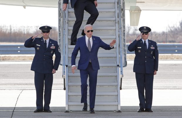 Joe Biden, tot mai presat privind retragerea. Cine sunt democrații de la vârful partidului care îi cer să iasă din cursa prezidențială