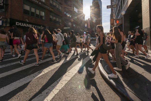Populaţia mondială va atinge „vârful” în acest secol, apoi va scădea, estimează ONU. Cum va arăta omenirea în următoarele decenii