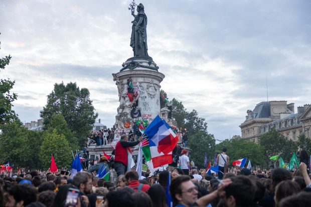 LIVETEXT Alegeri parlamentare în Franța. Stânga, victorie surprinzătoare. Alianța lui Macron, pe locul 2. Premierul Gabriel Attal anunță că va demisiona. Rezultate finale