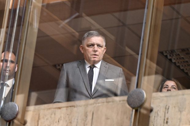 Premierul slovac Robert Fico a condus prima ședință de guvern, după tentativa de asasinat: „Iertați-mă că am supraviețuit”