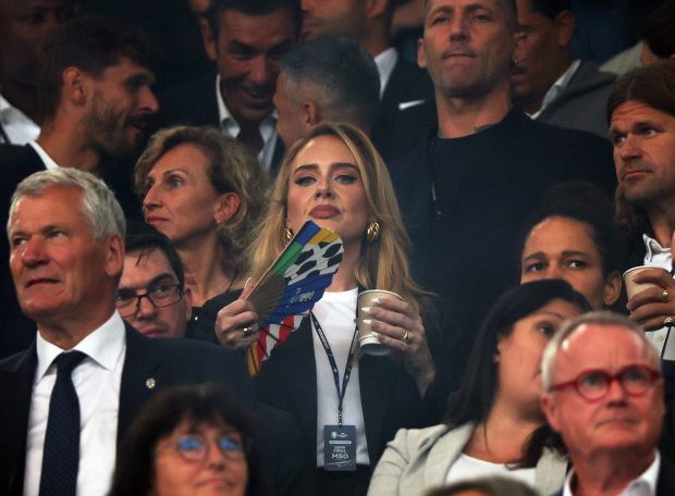 EURO 2024 | Muzicienii britanici Adele și Ed Sheeran, suporteri de lux ai naționalei Angliei la victoria cu Olanda din semifinale
