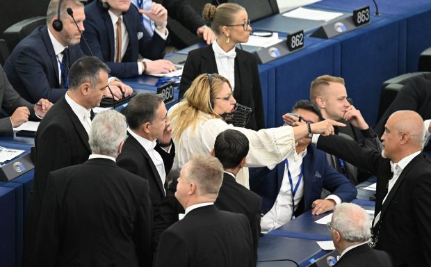 Scandalul provocat de Diana Șoșoacă în Parlamentul European a ajuns și în presa rusă. Cum e descrisă