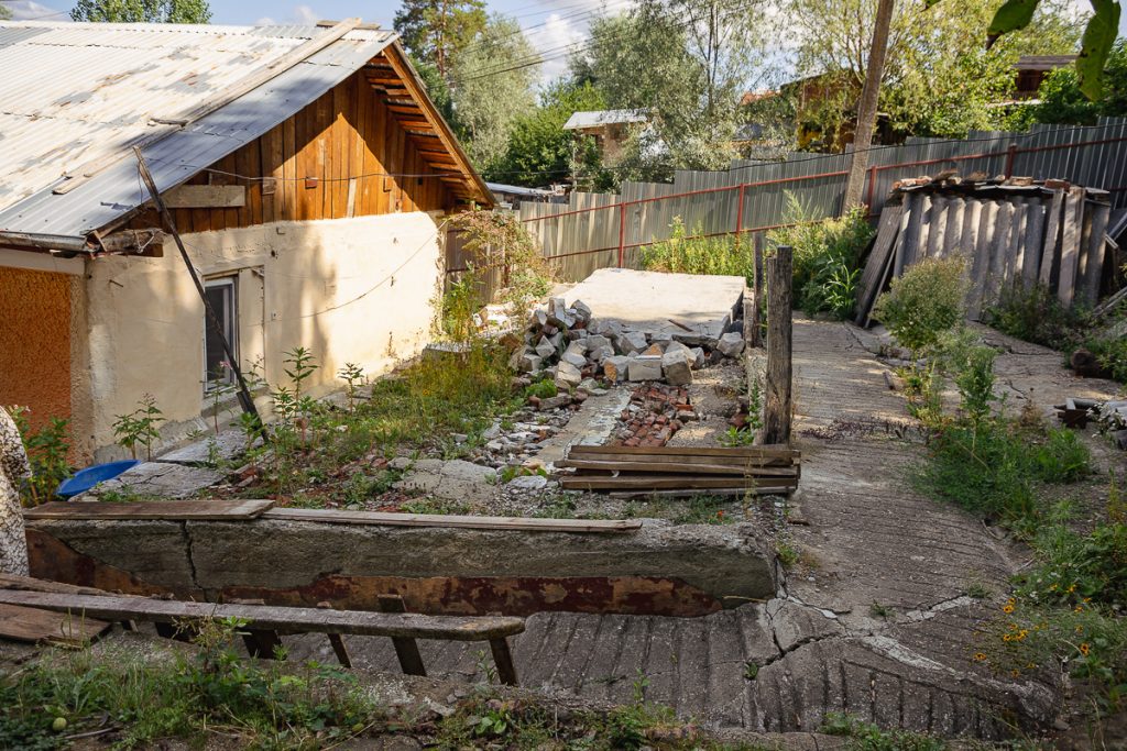 REPORTAJ Orașul prahovean Slănic se scufundă în saramură. „Exploatarea este haotică în mină!”, acuză localnicii. Ce spune compania Salrom despre situație 7 slanic prahova surpari teren s 30 1