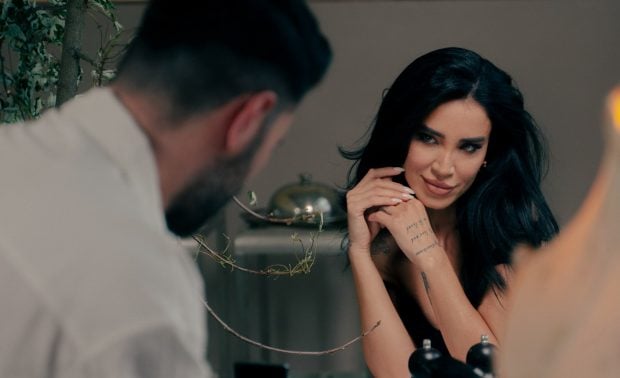 Cum apare Adelina Pestrițu în cel mai nou videoclip al lui Smiley. Artistul a lansat o piesă pentru femei, în numele bărbaților care le iubesc 