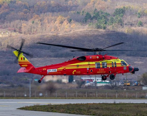 Elicopter SMURD Black Hawk, trimis în Mehedinţi pentru salvarea unei femei care a căzut într-o fântână