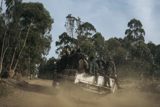 Derută în armata R.D. Congo: 25 de soldați au fost condamnați la moarte deoarece au fugit din calea rebelilor susținuți de Rwanda