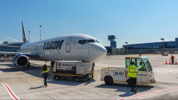 Haos pe Otopeni. Mai multe curse TAROM, anulate luni, „din cauza indisponibilităţii temporare a membrilor echipajului de zbor”. Grindeanu cere companiei să ia urgent măsuri