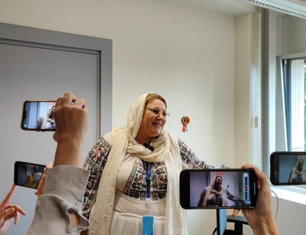 Corespondență de la Strasbourg | Prima zi a noului Parlament European. Șoșoacă, „virusul suveranist”, insistă să fie văzută. Românii, prinși între negocierile pentru funcții și excentricitatea moștenită de acasă