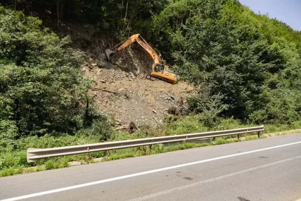 Traficul rutier pe Valea Oltului, redeschis cu două zile mai devreme. Ministerul Transporturilor anunță terminarea lucrărilor