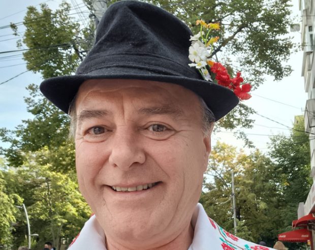 Cântărețul de muzică populară Aurică Totolici, arestat sub acuzația că a violat doi adolescenți care îi erau elevi la lecții de canto
