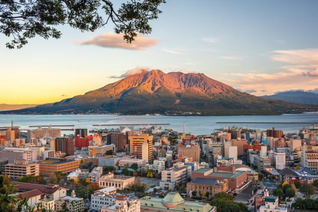Vulcanul Sakurajima din Japonia – localizare, istoria erupțiilor, curiozități