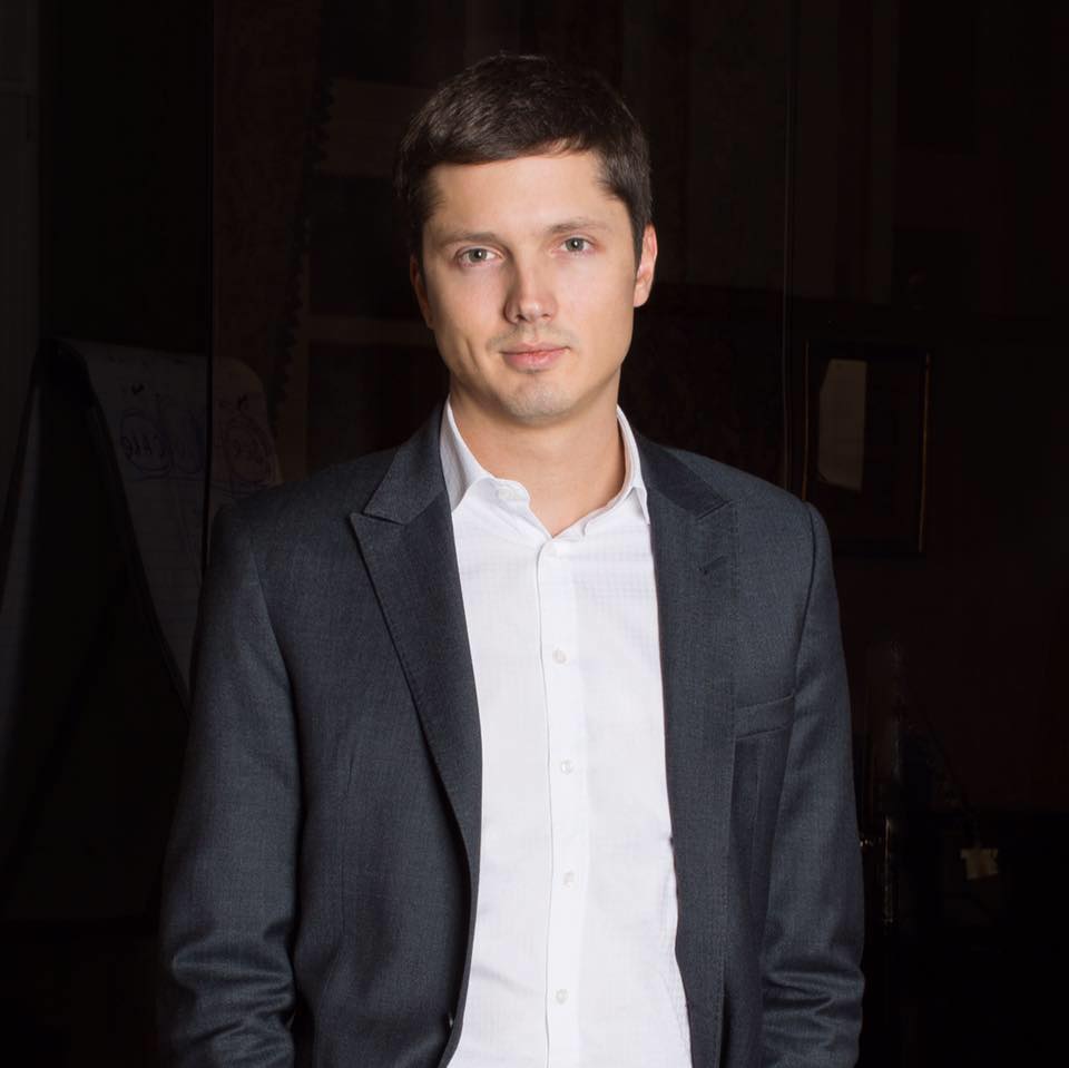 Ce afacere dezvoltă în România Konstantin Evdakov, un afacerist rus asociat cu fosta soție a lui Vladimir Putin. Datele a sute de mii de români, stocate de firma pe care o deține 1 1523227711486889385850502535735703683575828n1