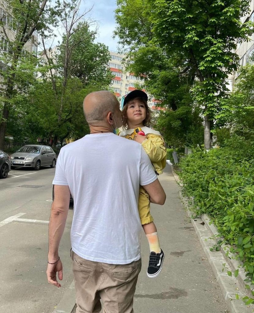 Iubita lui Damian Drăghici, despre implicarea artistului în viața băiețelului lor. „Nu am cum să suplinesc lipsa fizică” 1 2627480113242549061899444644905608656929326n