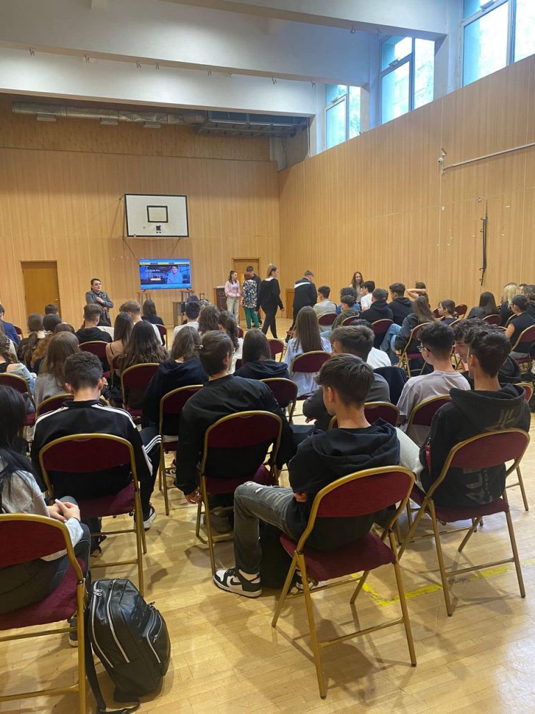 Programul care-i ajută pe adolescenții români să se dezvolte în afara școlii: „Ne dorim ca peste un milion de tineri să deprindă abilitățile de viață și de carieră” 4 4425081441221367622962440026016061959956830503n1