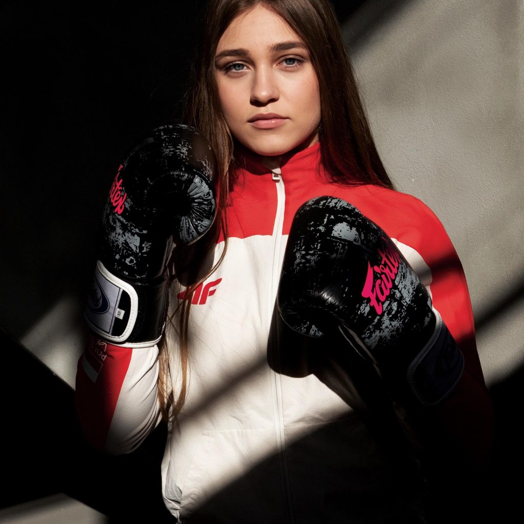 „Fiica mea poartă aceiași pantofi de 5 ani. Ca să pot apărea la TV, mi-am luat haine din bazar”. Cum a scos-o boxul din sărăcie pe vicecampioana olimpică poloneză Julia Szeremeta 3 4515343708131739609369016395793195258869125n 1