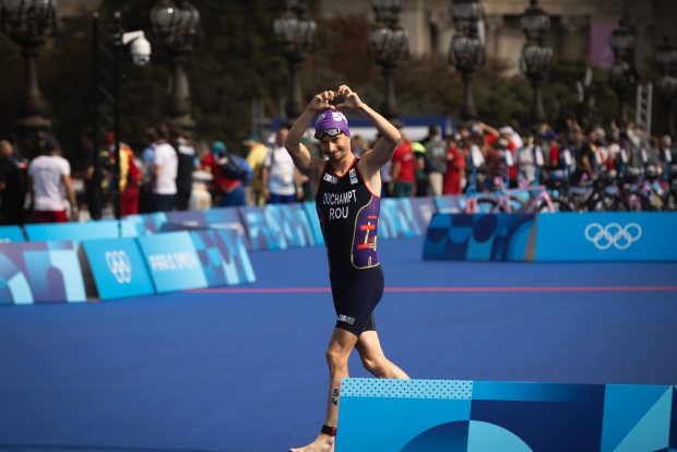 Felix Duchampt, reprezentantul României la JO, a terminat pe ultimul loc cursa de triatlon, în ovațiile publicului. „Ochii îmi lăcrimează”. VIDEO