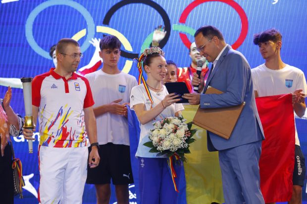 Ana Maria Bărbosu a primit titlul de Ambasador al municipiului Focşani. Gimnasta va deveni şi Cetăţean de Onoare