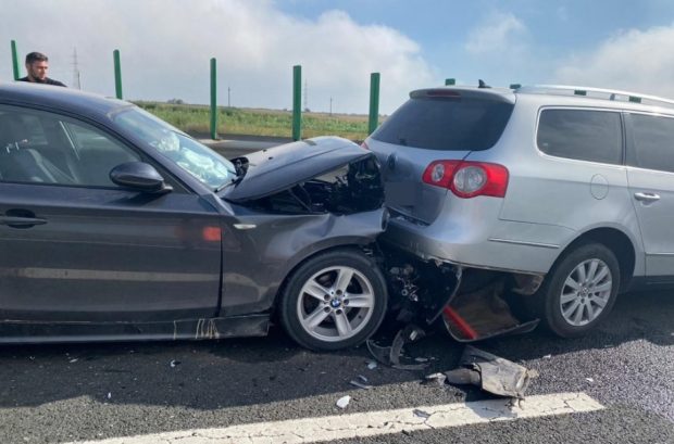 Carambol cu cinci mașini pe autostrada A1 Bucureşti-Piteşti. S-a format coloană de 2 km