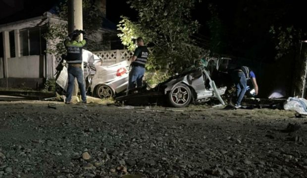 Doi polițiști din Târgu Lăpuș au murit, iar o colegă de-a lor a fost rănită grav într-un accident rutier. Mașina s-a rupt în două. FOTO