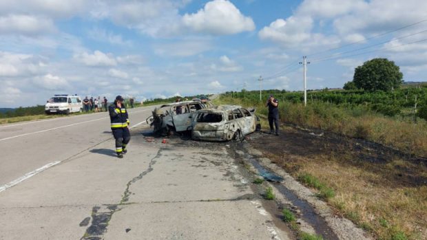 Cinci morţi şi şase răniţi într-un accident grav produs în apropiere de Chişinău. După impact, mașinile au luat foc