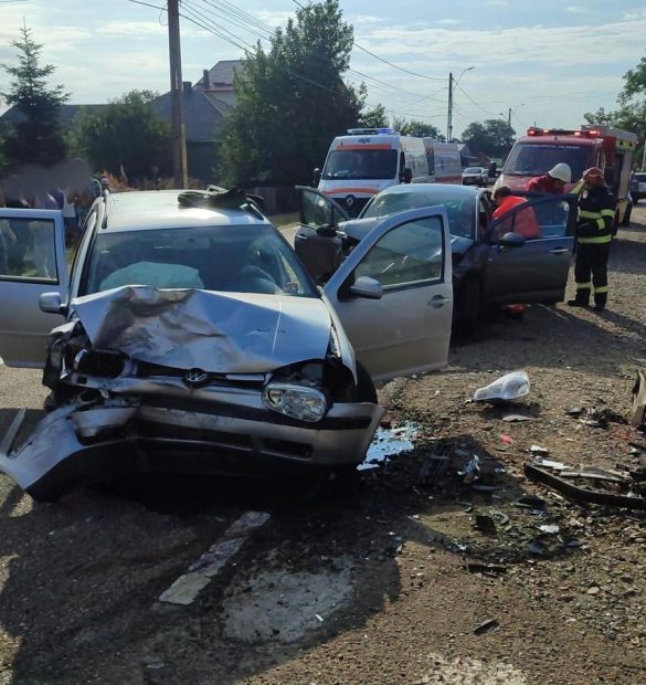 Accident cu cinci victime, dintre care doi copii, pe un drum din Suceava. Trei mașini, implicate