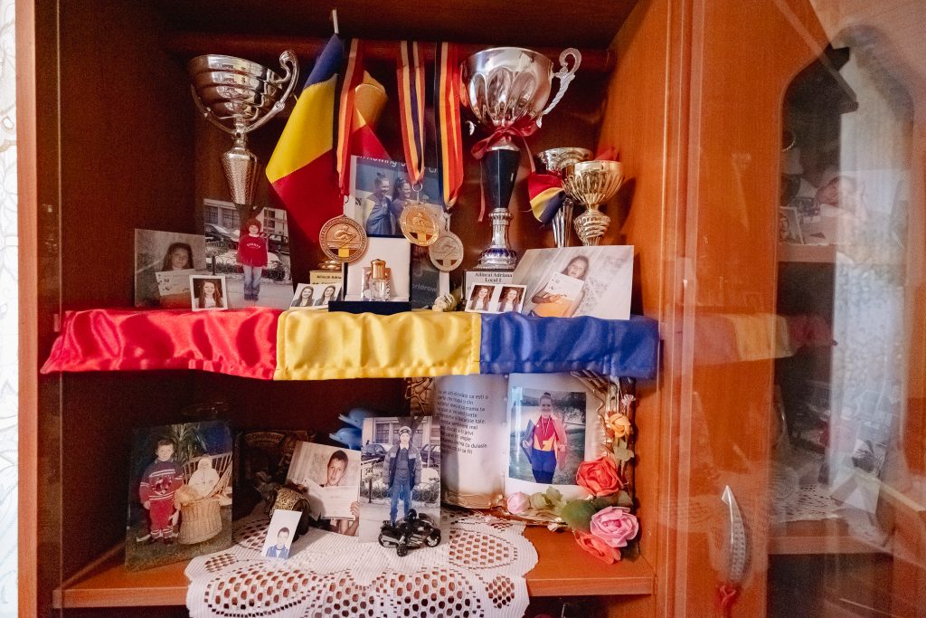 REPORTAJ Campioana olimpică la canotaj Adriana Adam s-a născut în noaptea de Înviere, pe treptele Poliției din Văleni, Vaslui: „Multă muncă, mult stres, mult plâns s-ajungă unde vrea ea!” 20 adriana ailincai olimpiada p 20