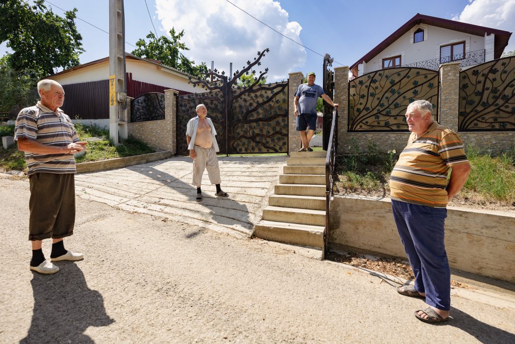 REPORTAJ Campioana olimpică la canotaj Adriana Adam s-a născut în noaptea de Înviere, pe treptele Poliției din Văleni, Vaslui: „Multă muncă, mult stres, mult plâns s-ajungă unde vrea ea!” 24 adriana ailincai olimpiada p 46