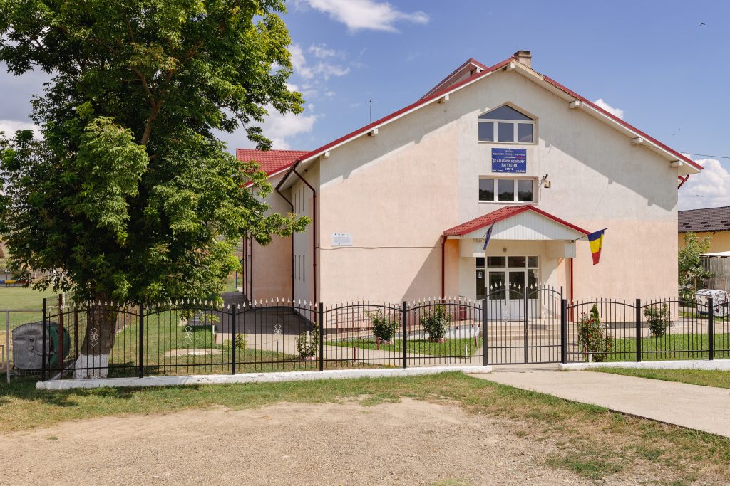 REPORTAJ Campioana olimpică la canotaj Adriana Adam s-a născut în noaptea de Înviere, pe treptele Poliției din Văleni, Vaslui: „Multă muncă, mult stres, mult plâns s-ajungă unde vrea ea!” 38 adriana ailincai olimpiada p 51