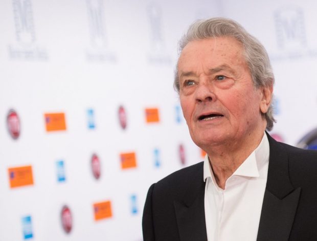 Alain Delon a fost plasat sub tutelă judiciară cu câteva luni înainte de a muri. Actorul nu își mai putea gestiona singur veniturile