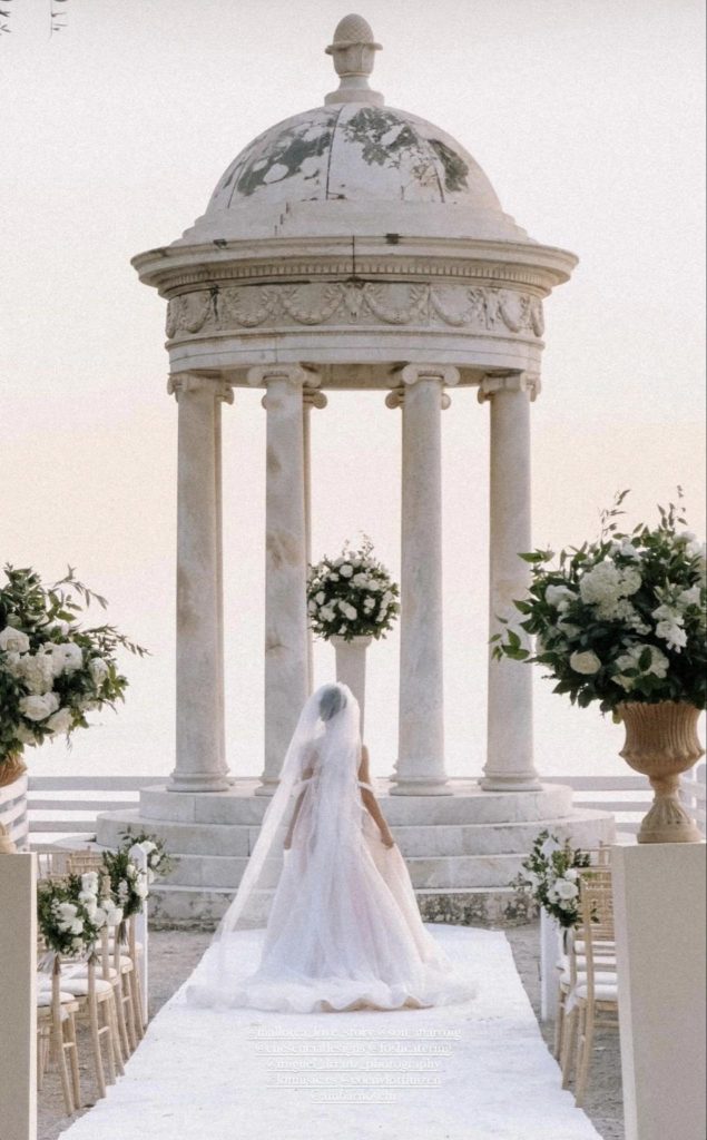 Ana Maria Barnoschi s-a căsătorit religios în Palma de Mallorca. Cum au arătat cele trei rochii de mireasă, dar și decorurile de ceremonie 4 ana maria barnoschi casatorie palma de mallorca 13