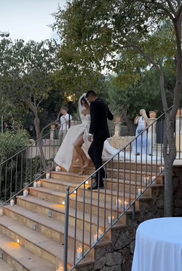 Ana Maria Barnoschi s-a căsătorit religios în Palma de Mallorca. Cum au arătat cele trei rochii de mireasă, dar și decorurile de ceremonie 3 ana maria barnoschi casatorie palma de mallorca 14