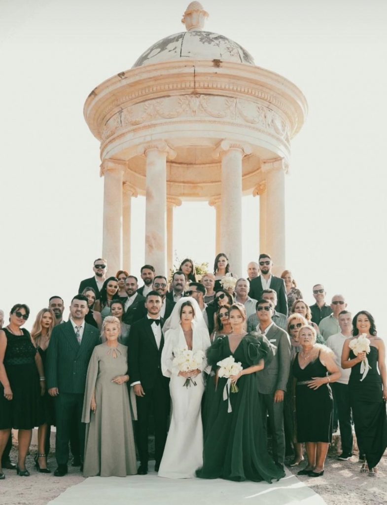 Ana Maria Barnoschi s-a căsătorit religios în Palma de Mallorca. Cum au arătat cele trei rochii de mireasă, dar și decorurile de ceremonie 1 ana maria barnoschi casatorie palma de mallorca 15