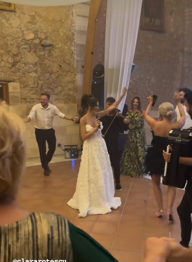 Ana Maria Barnoschi s-a căsătorit religios în Palma de Mallorca. Cum au arătat cele trei rochii de mireasă, dar și decorurile de ceremonie 2 ana maria barnoschi casatorie palma de mallorca 16